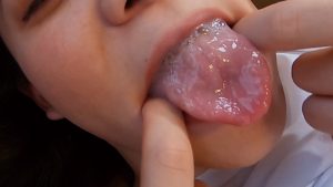おしゃぶり大好きな可愛い男の子の変態精飲 桃瀬ふみか